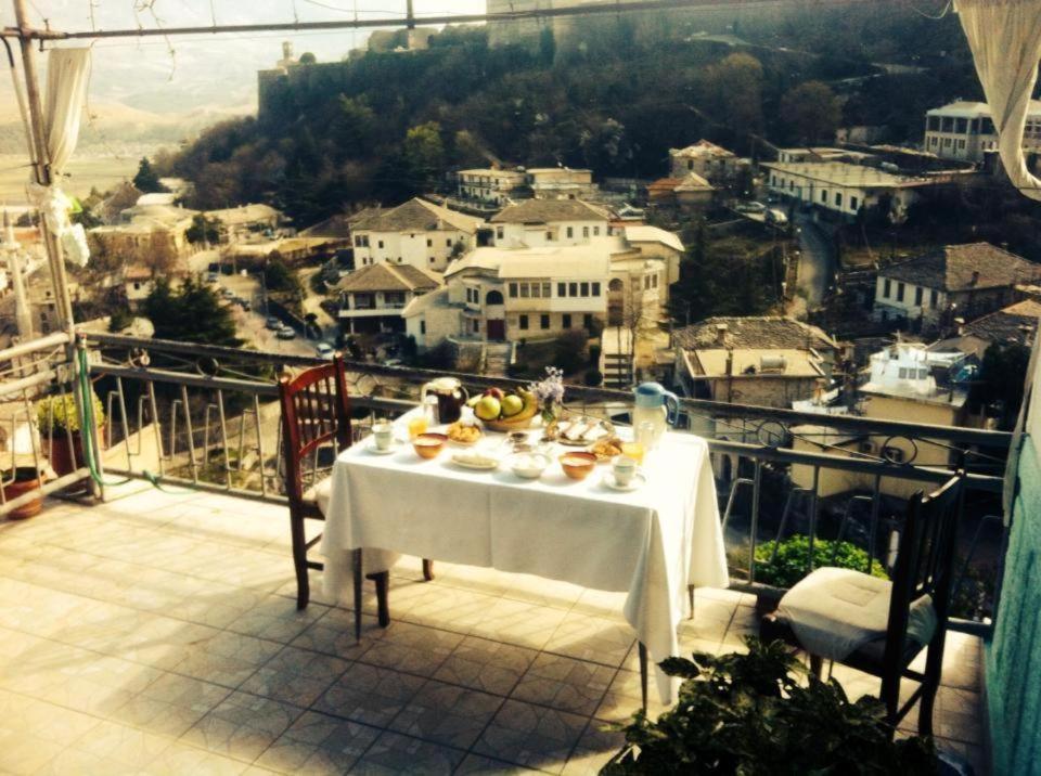Ruols Guesthouse Gjirokastra Zewnętrze zdjęcie