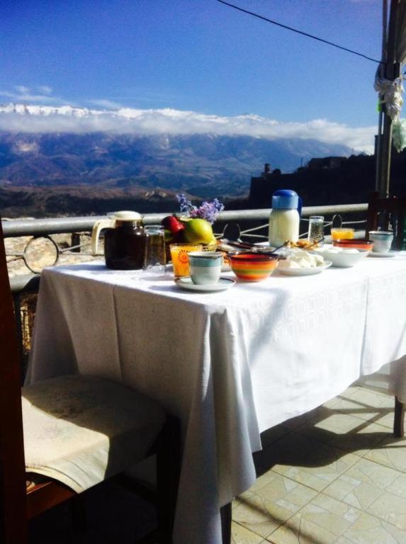 Ruols Guesthouse Gjirokastra Zewnętrze zdjęcie