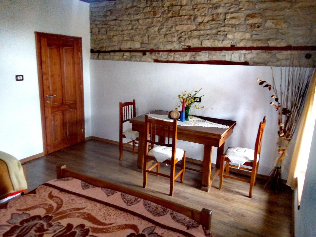 Ruols Guesthouse Gjirokastra Zewnętrze zdjęcie
