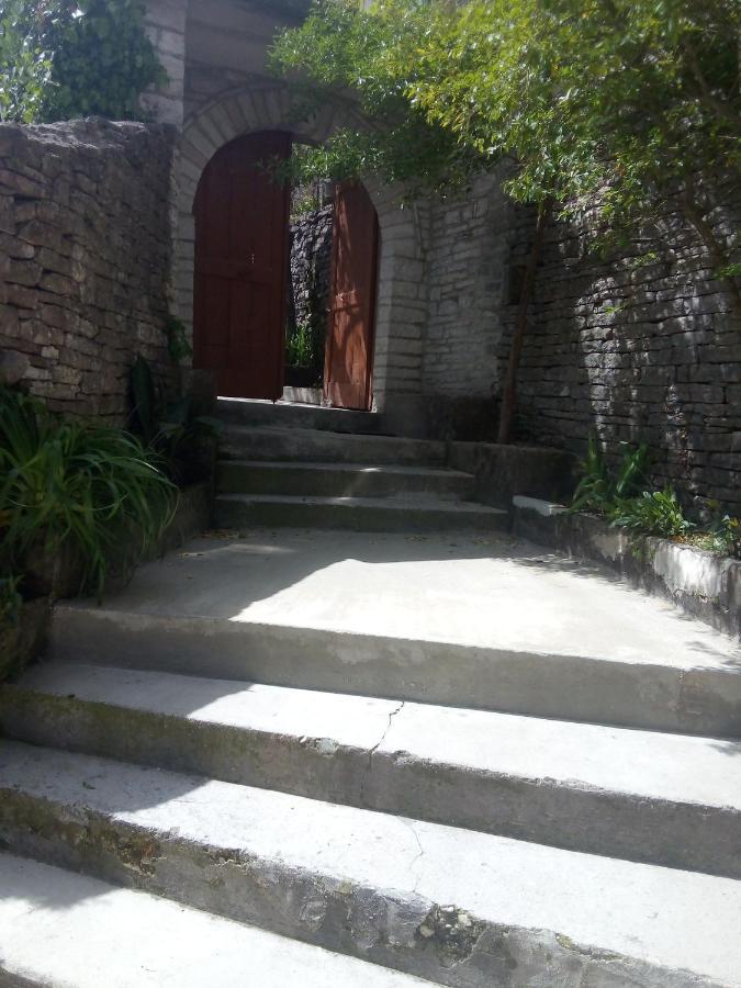 Ruols Guesthouse Gjirokastra Zewnętrze zdjęcie
